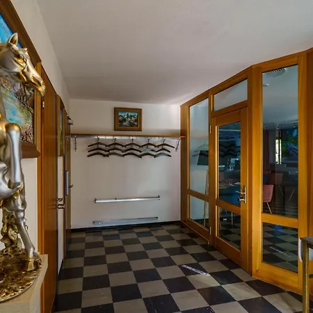 מלון Seeblick Smart Roessli